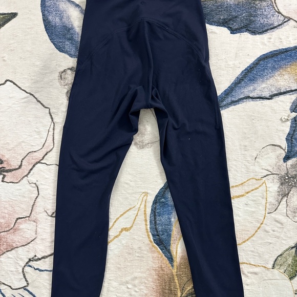In still High Rise Tight Size 6 True Navy Lululemon - Picture 4 of 4